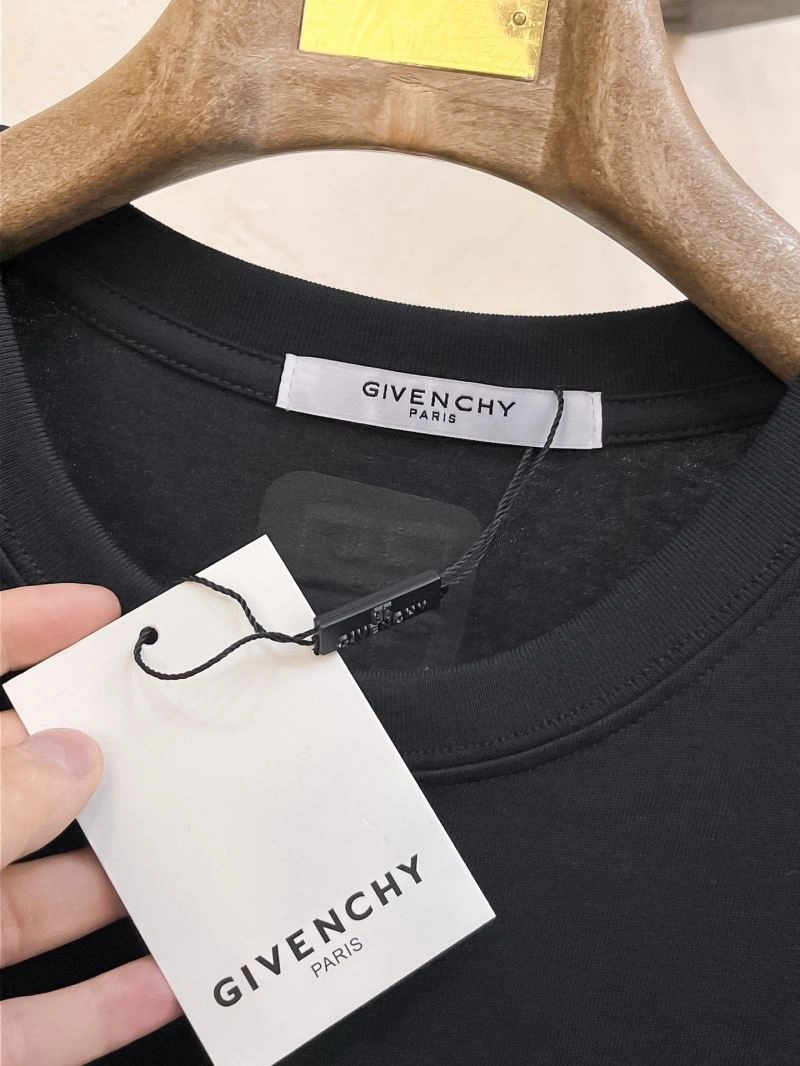 Sporty Givenchy T-Shirts 123744