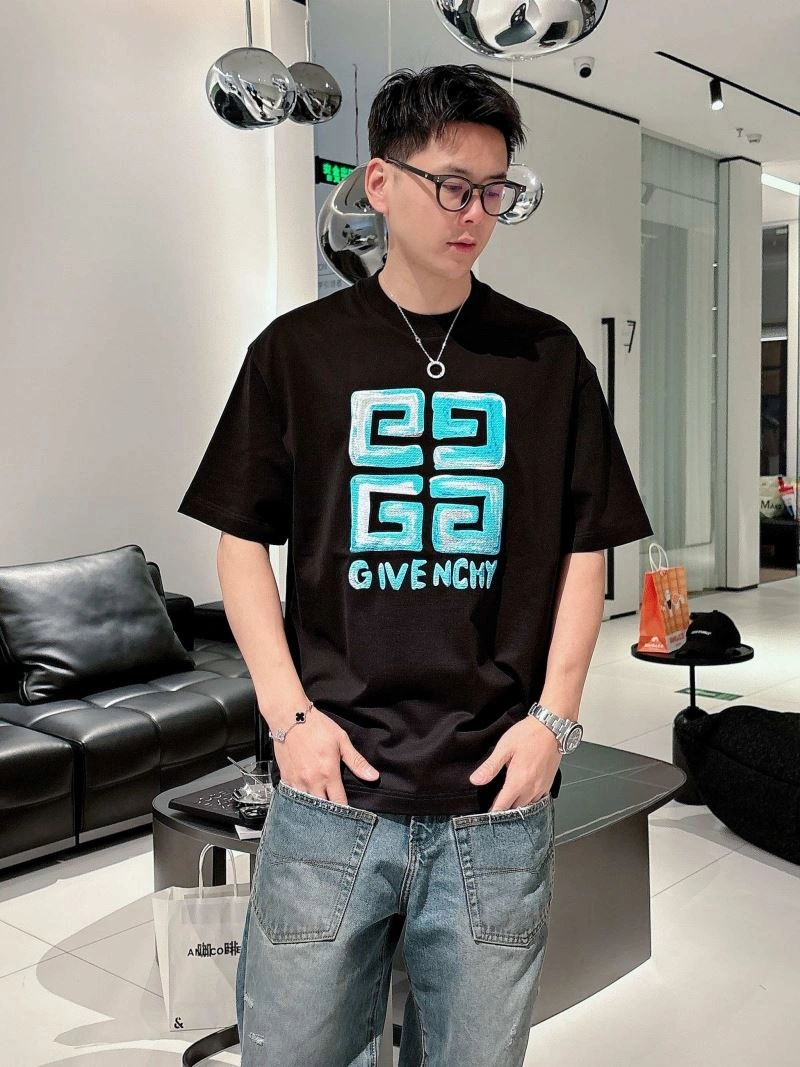 Lightweight Givenchy T-Shirts 123722