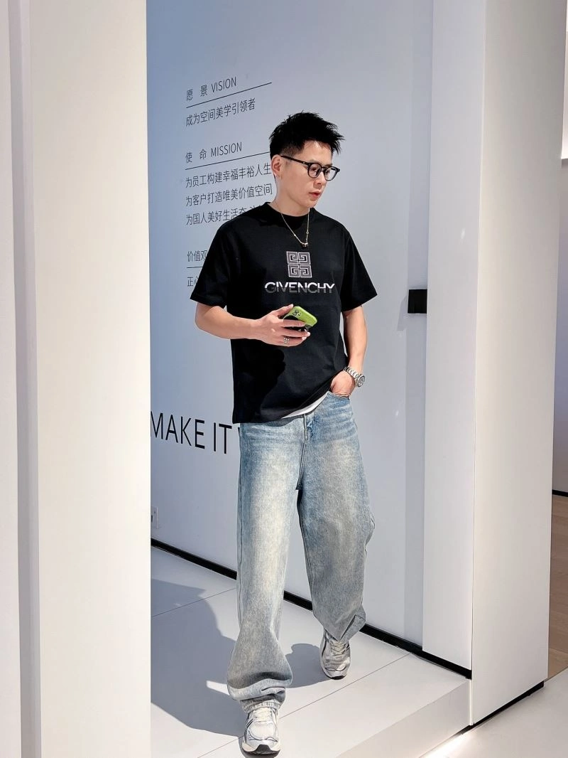 Compact Givenchy T-Shirts 123714