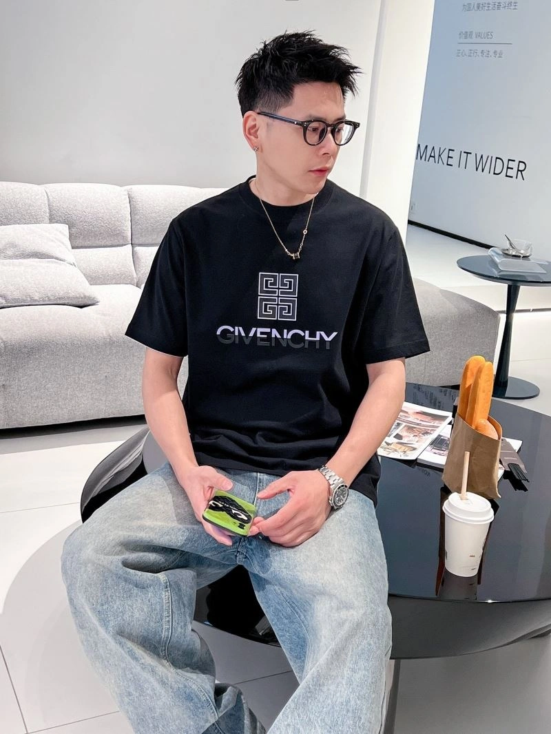Compact Givenchy T-Shirts 123714