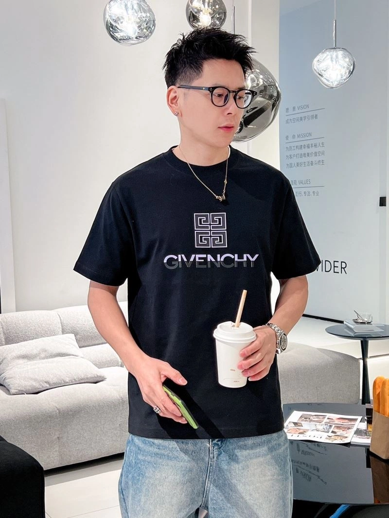 Compact Givenchy T-Shirts 123714