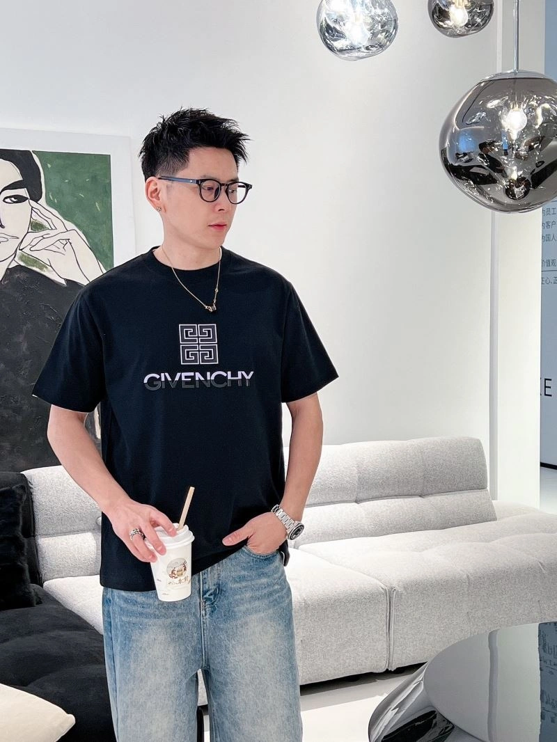 Compact Givenchy T-Shirts 123714