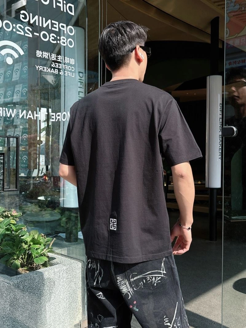 Versatile Givenchy T-Shirts 123716