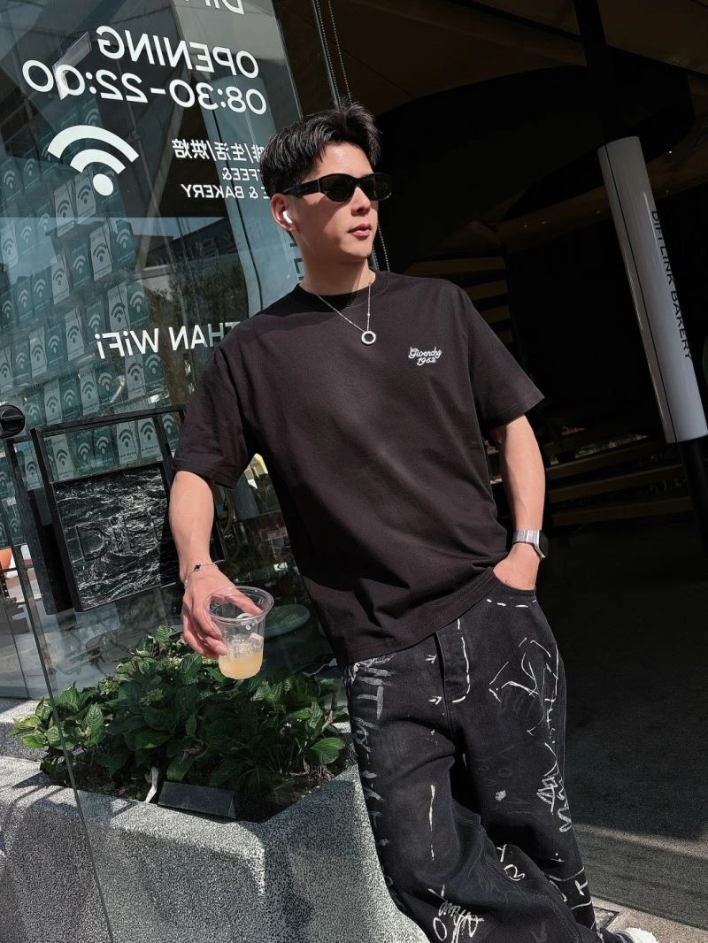 Versatile Givenchy T-Shirts 123716