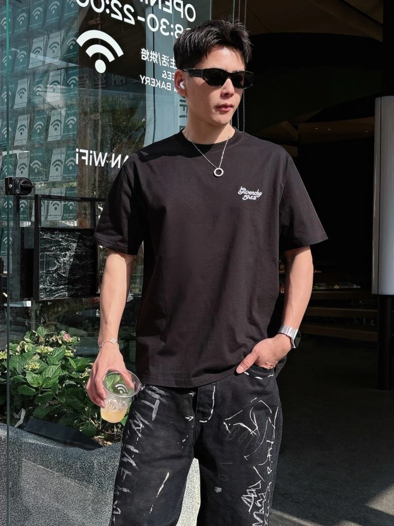 Versatile Givenchy T-Shirts 123716