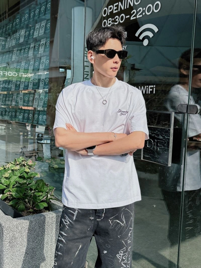 UrbanChic Givenchy T-Shirts 123717