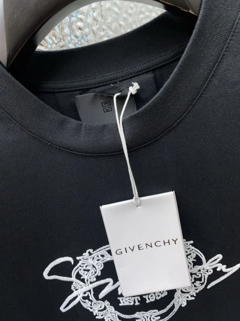 Effortless Givenchy T-Shirts 123702
