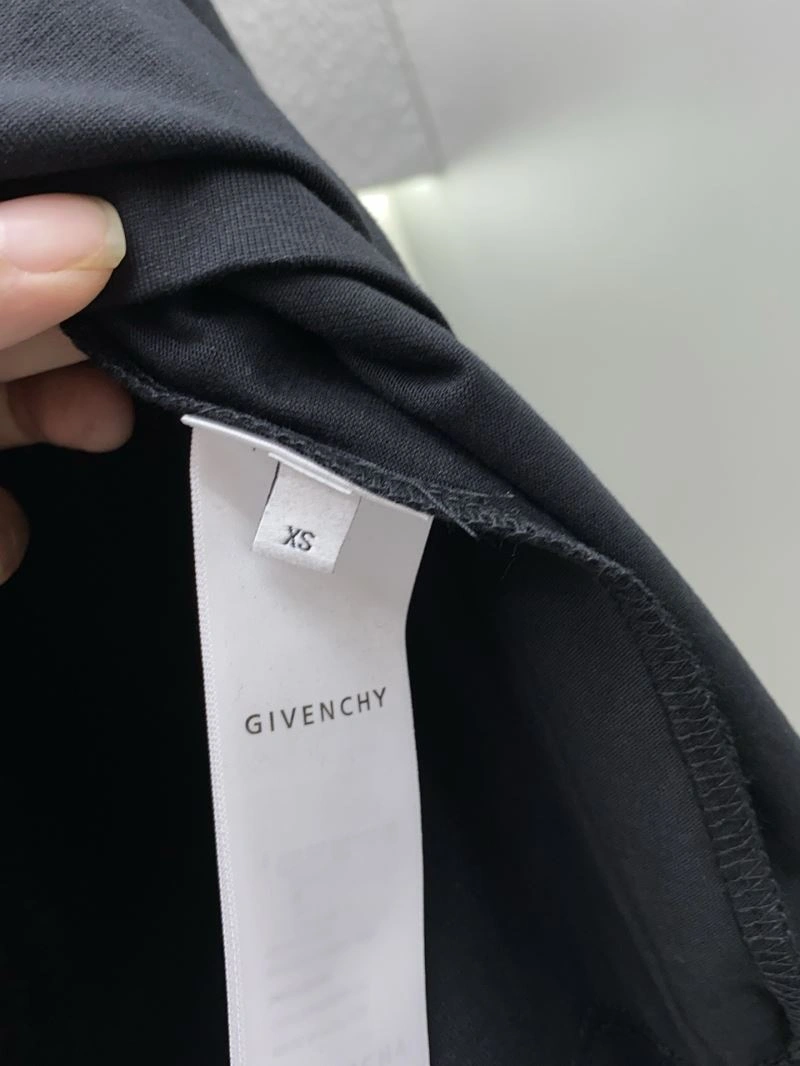 Effortless Givenchy T-Shirts 123702