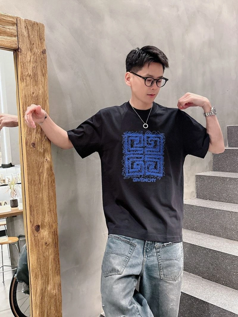 Elegant Givenchy T-Shirts 123682