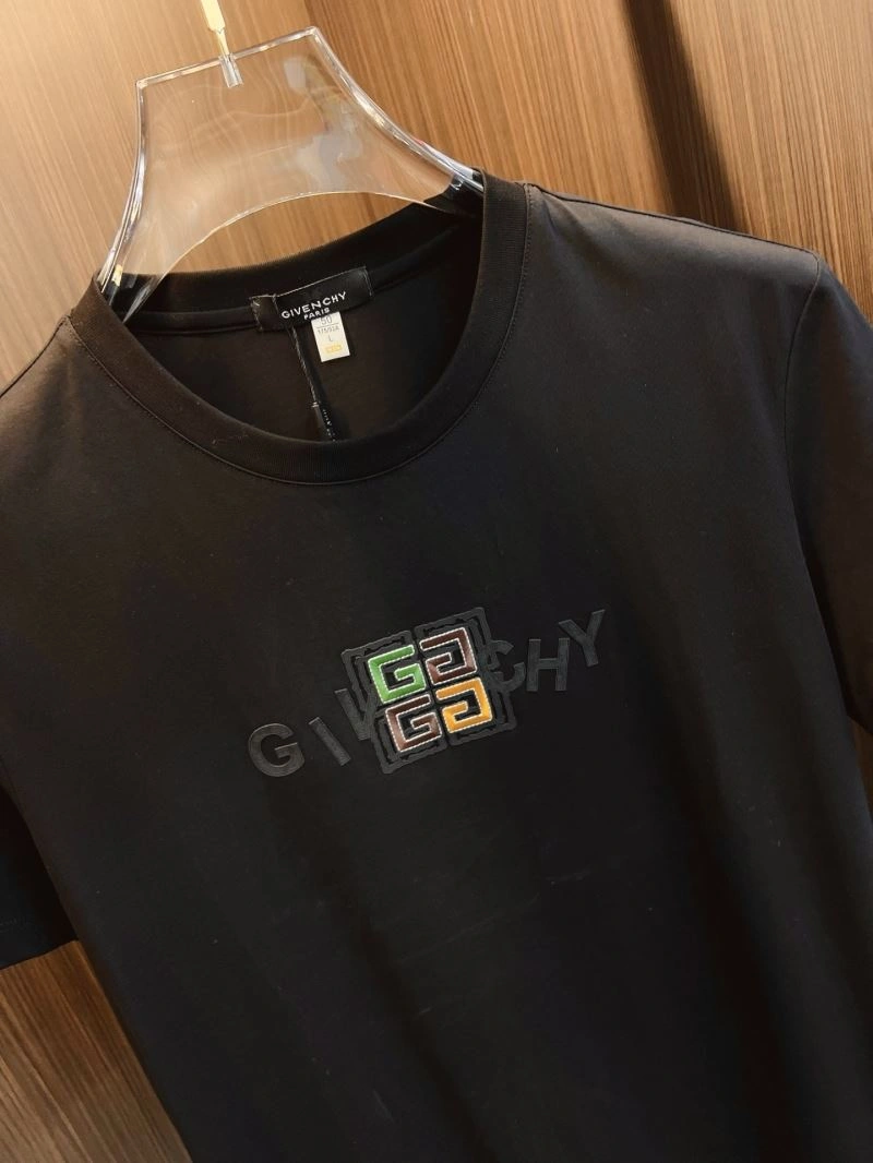 Lightweight Givenchy T-Shirts 123674