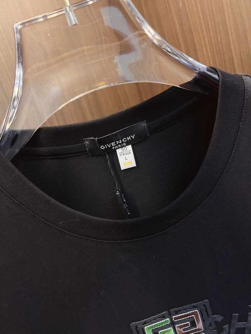 Lightweight Givenchy T-Shirts 123674