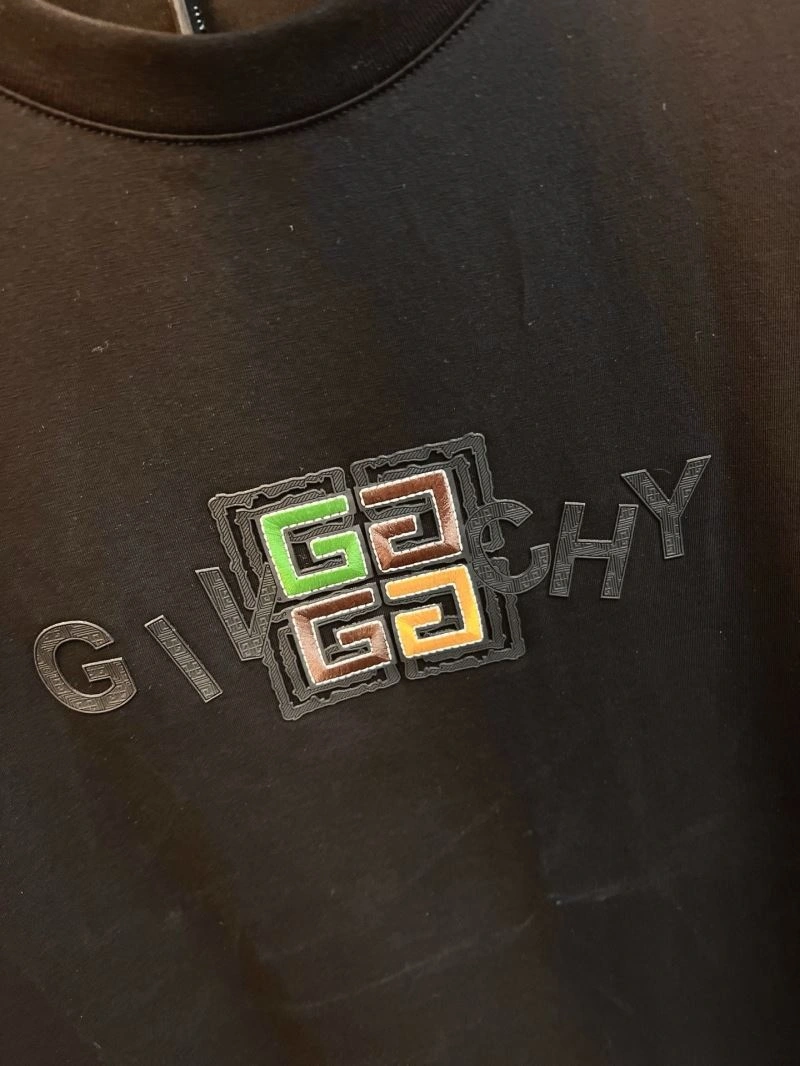 Lightweight Givenchy T-Shirts 123674