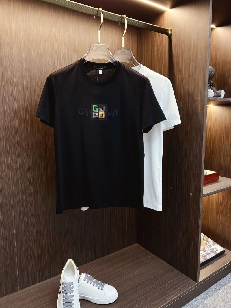 Lightweight Givenchy T-Shirts 123674