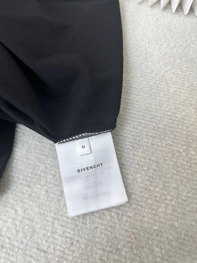 Lightweight Givenchy T-Shirts 123634