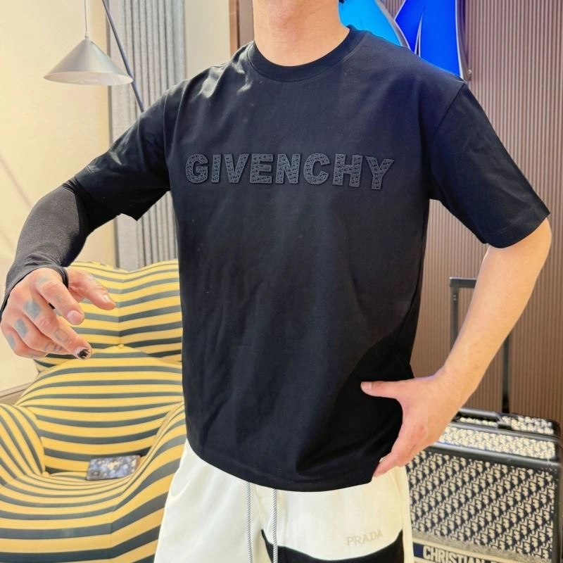 Givenchy T-Shirts UrbanChic 123569