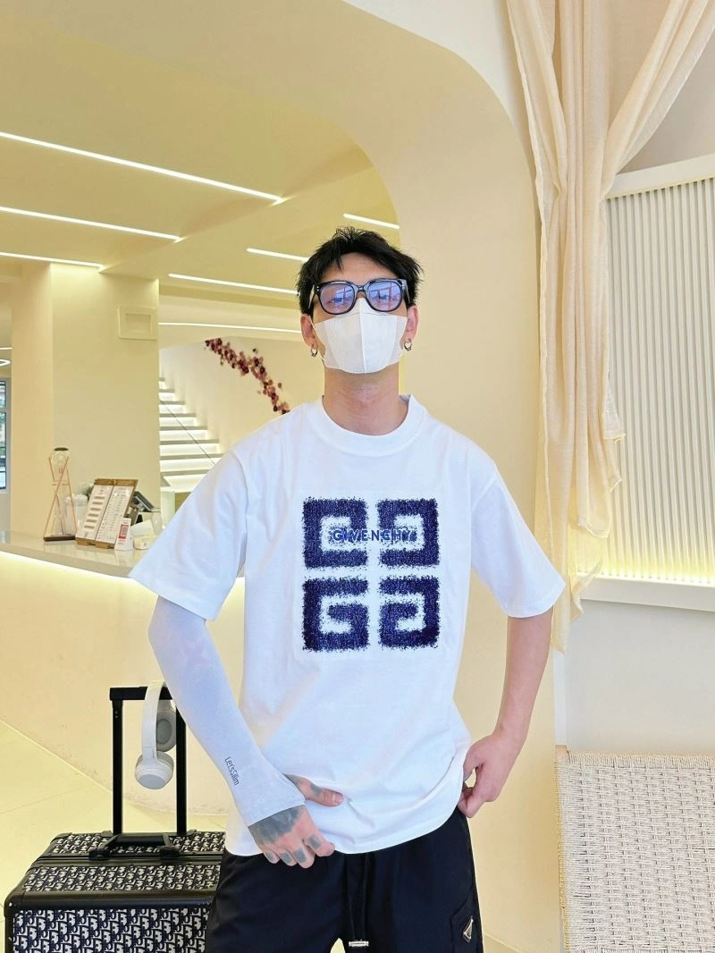 Lightweight Givenchy T-Shirts 123563