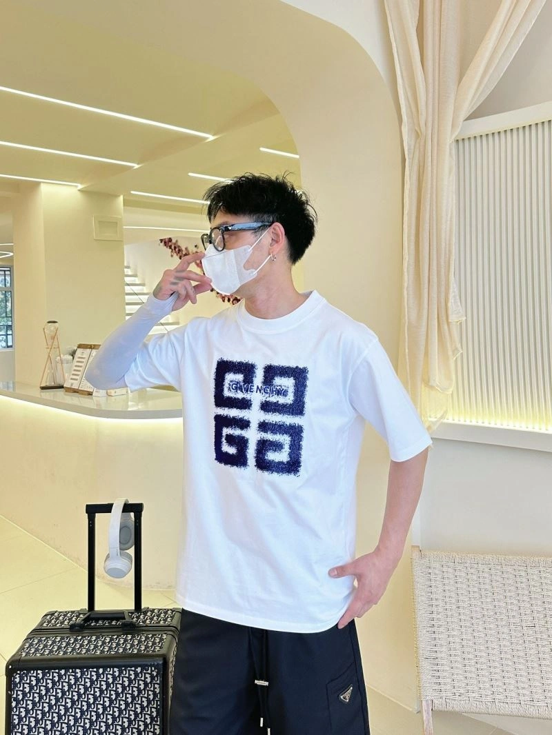Lightweight Givenchy T-Shirts 123563