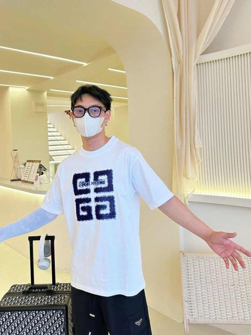 Lightweight Givenchy T-Shirts 123563