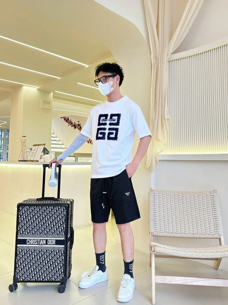 Lightweight Givenchy T-Shirts 123563