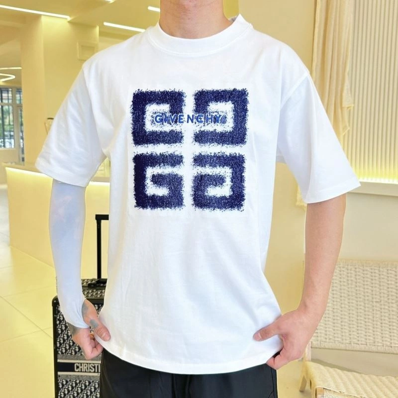 Lightweight Givenchy T-Shirts 123563