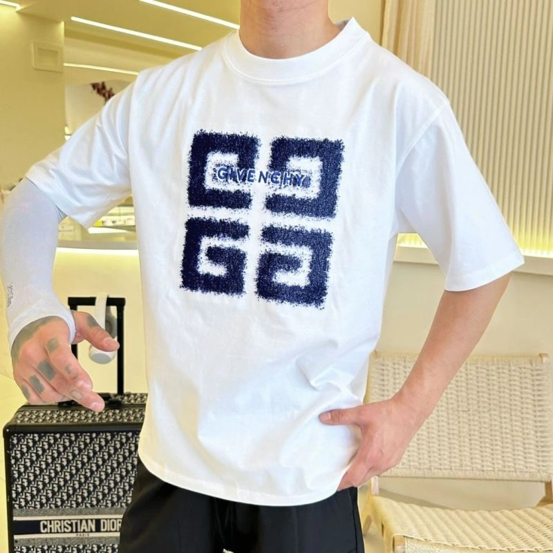 Lightweight Givenchy T-Shirts 123563