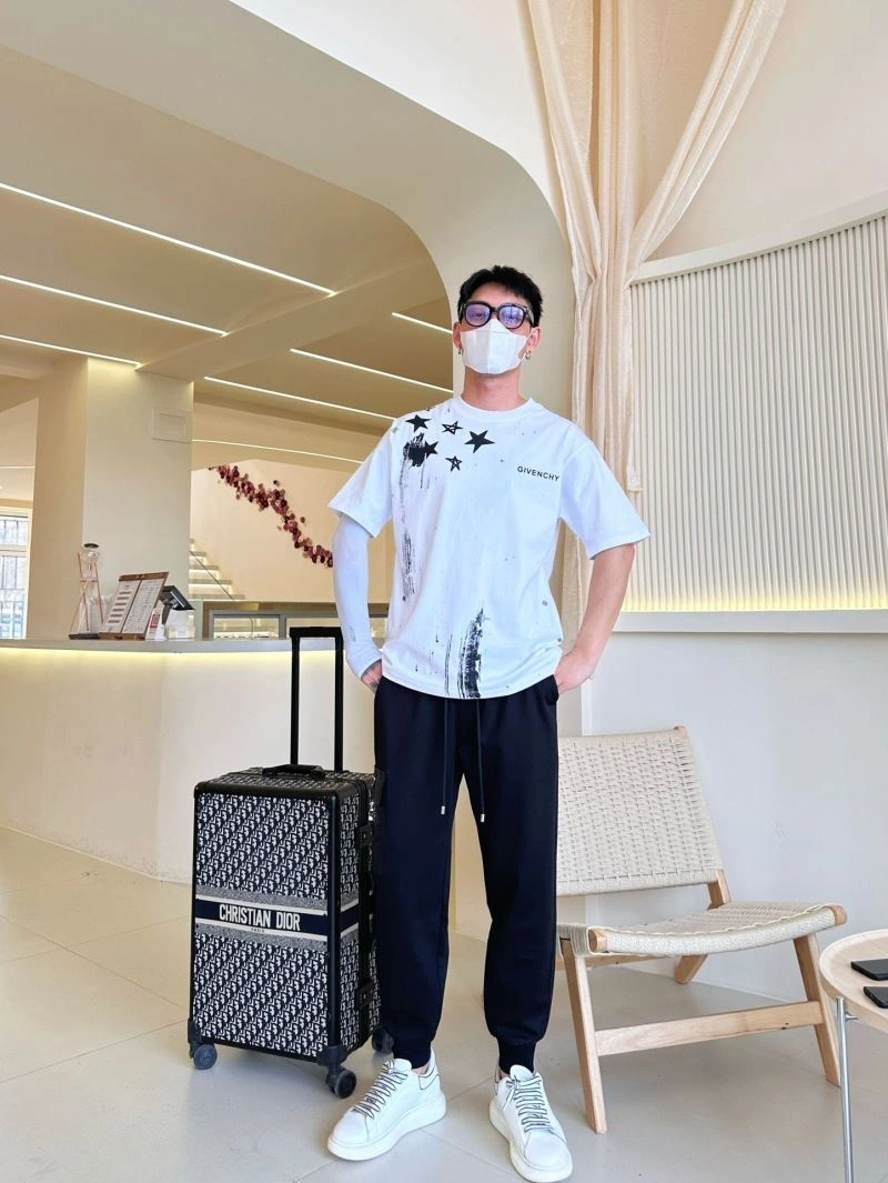 Stretchable Givenchy T-Shirts 123566