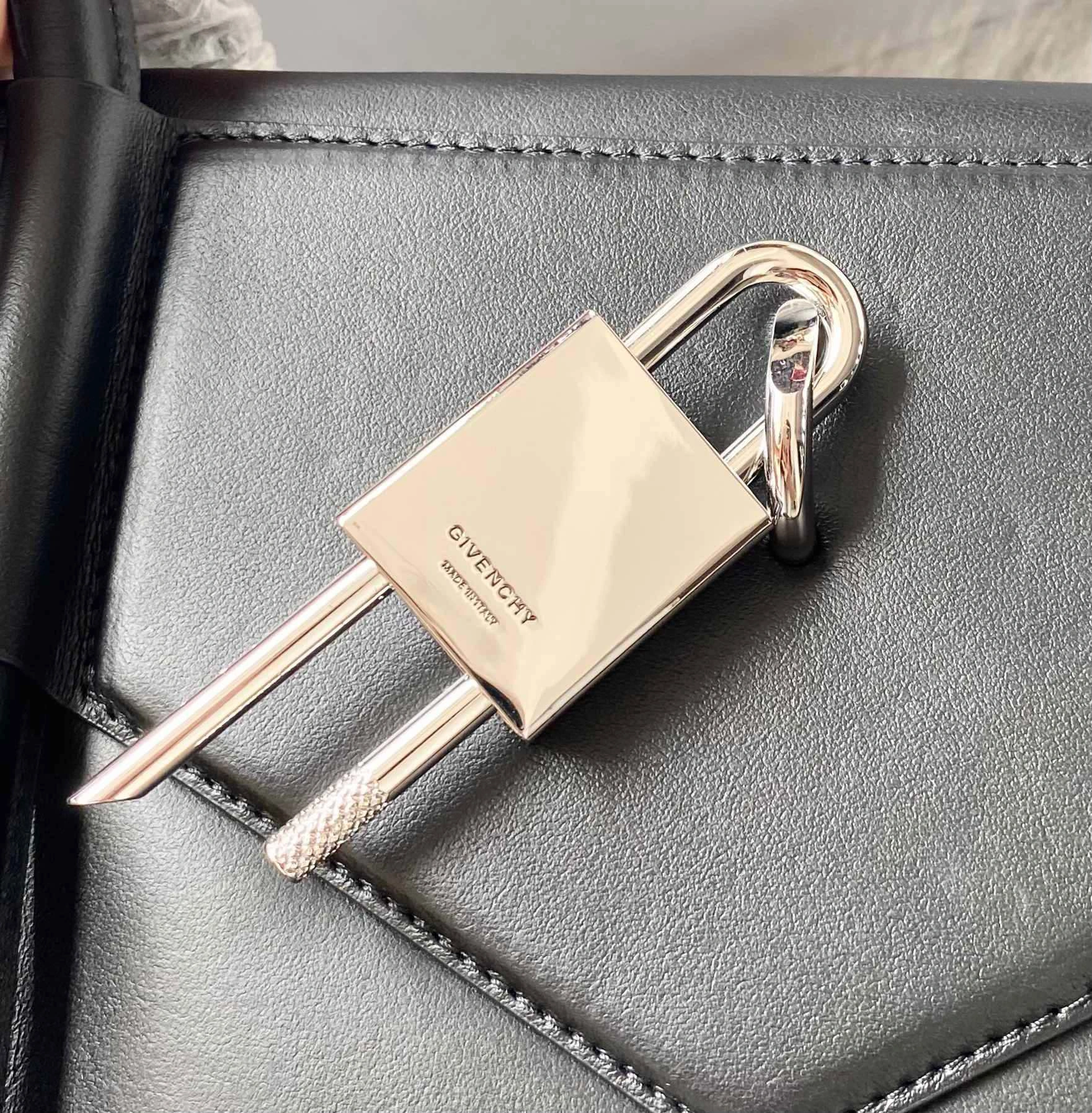 DailyWear Givenchy Top Handle Bags 71704