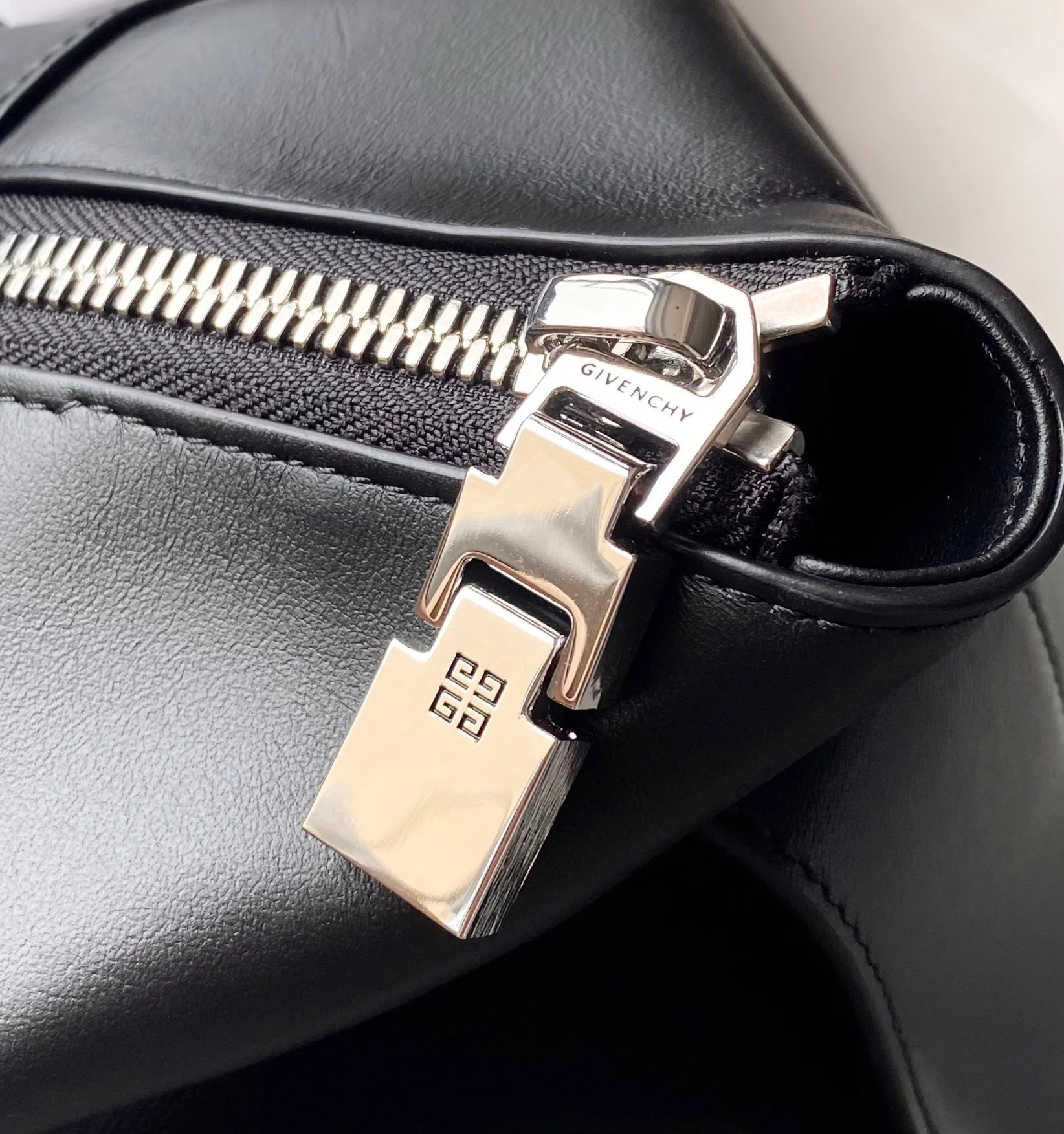 DailyWear Givenchy Top Handle Bags 71704