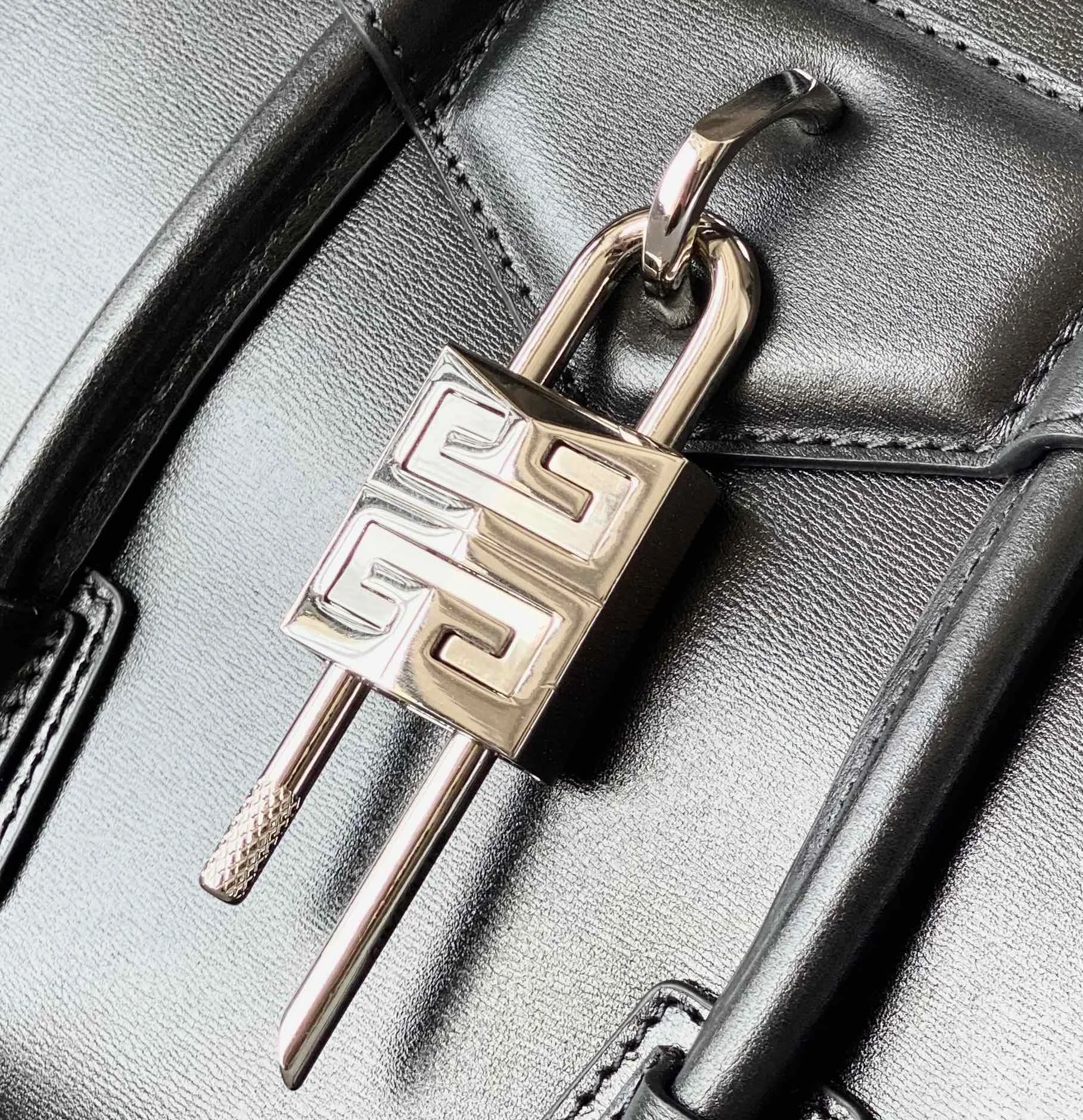 UrbanStyle Givenchy Top Handle Bags 37706