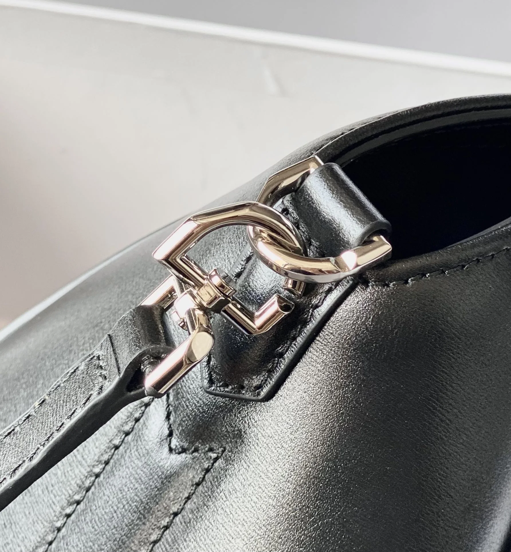 UrbanStyle Givenchy Top Handle Bags 37706