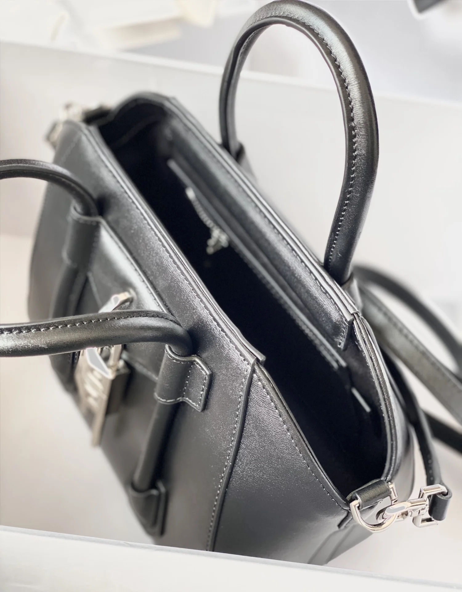 UrbanStyle Givenchy Top Handle Bags 37706