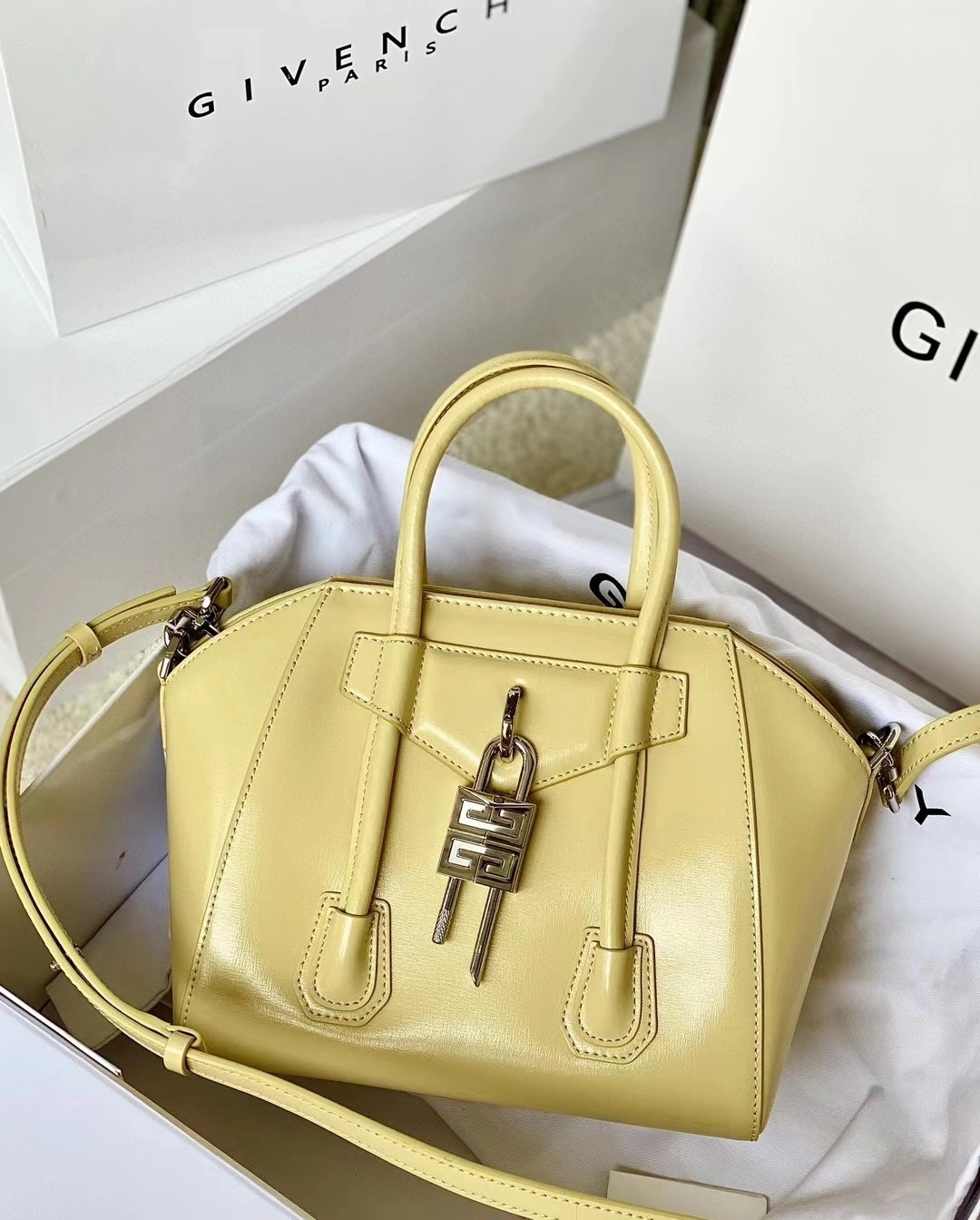 Attractive Givenchy Top Handle Bags 71746