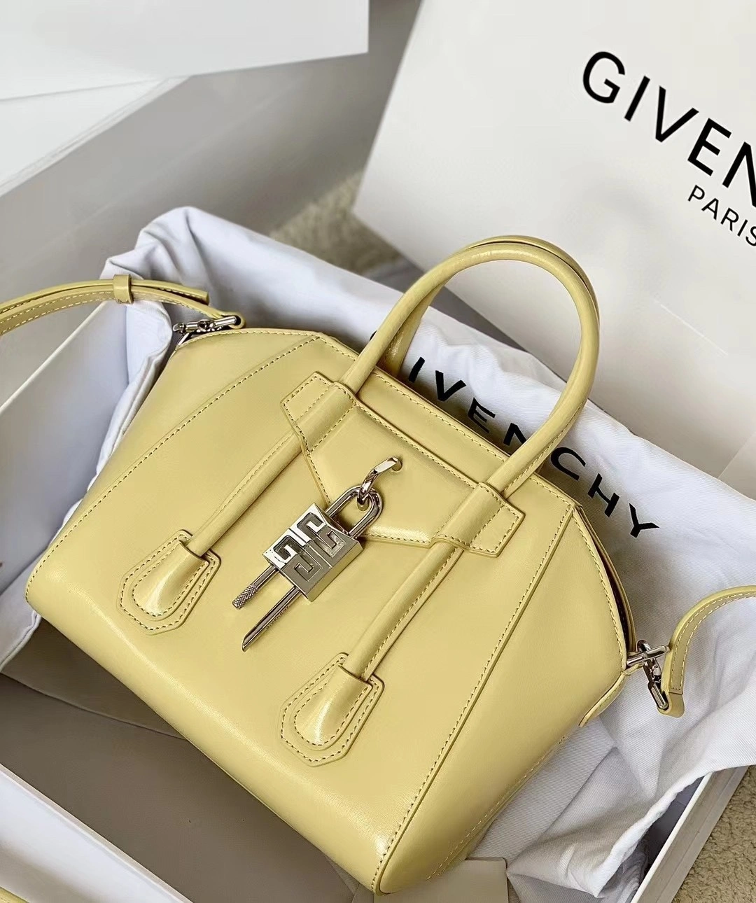 Attractive Givenchy Top Handle Bags 71746