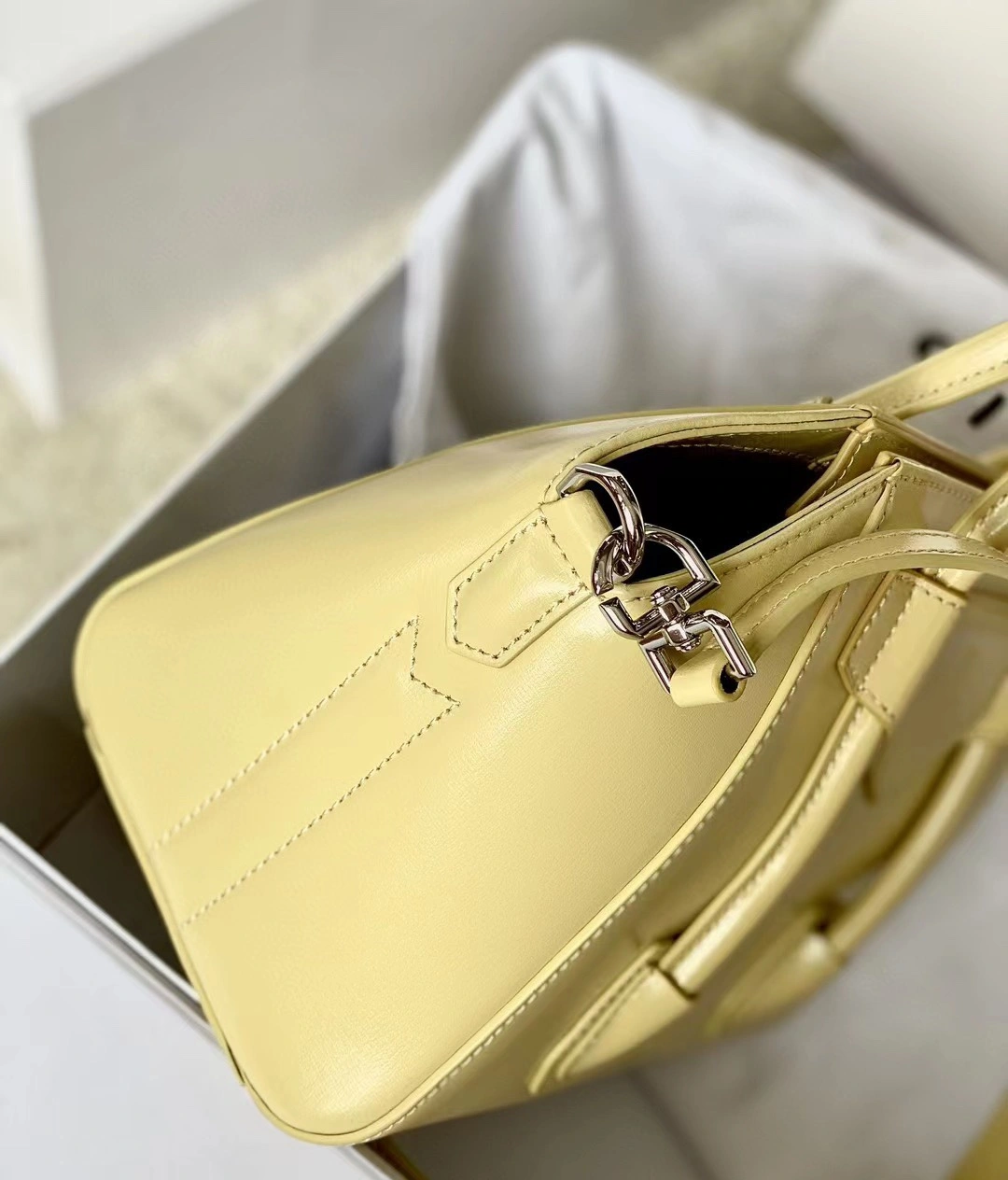 Attractive Givenchy Top Handle Bags 71746