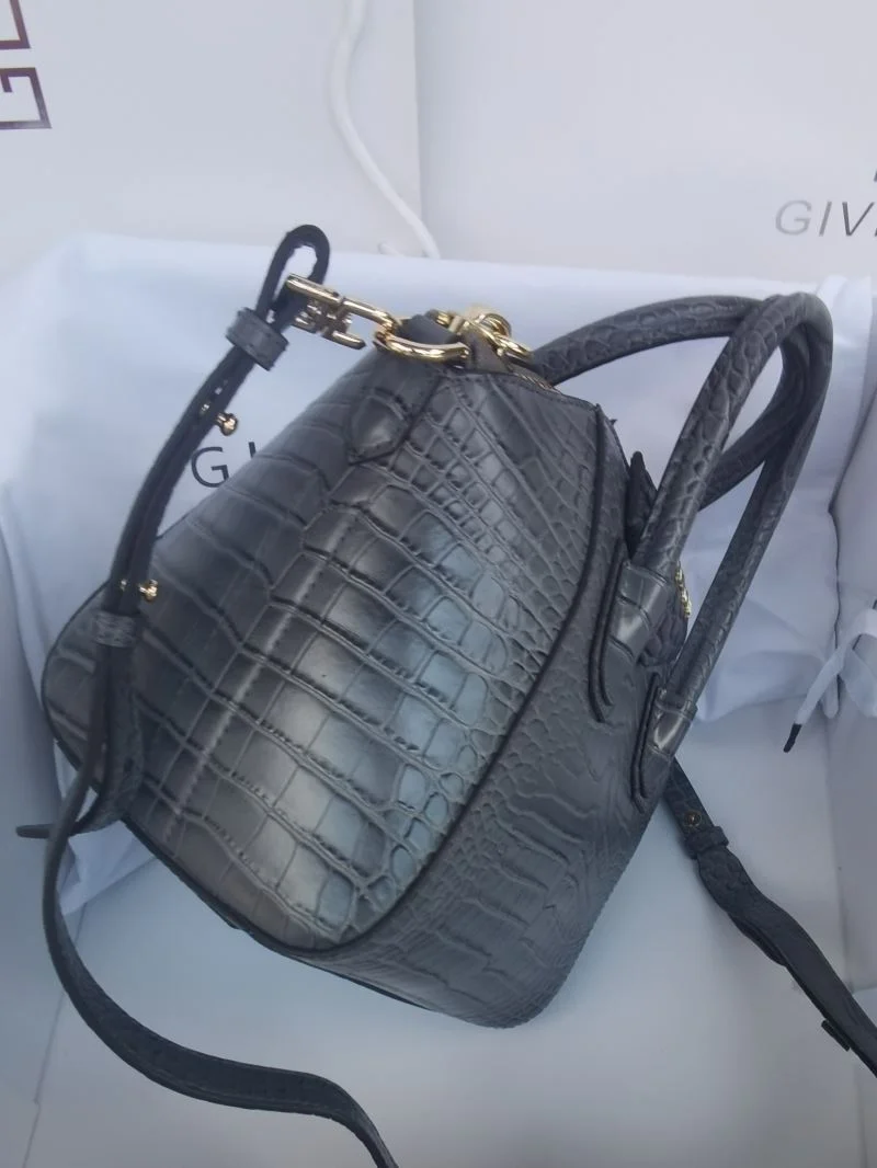 Unisex Givenchy Top Handle Bags 44654