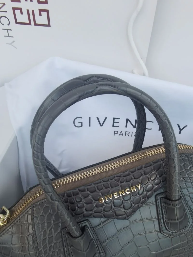 Unisex Givenchy Top Handle Bags 44654