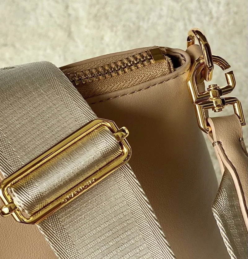 Trendy Givenchy Top Handle Bags 44636