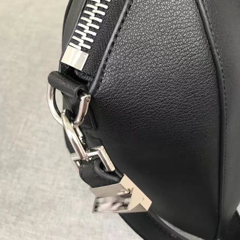 Unisex Givenchy Top Handle Bags 44675