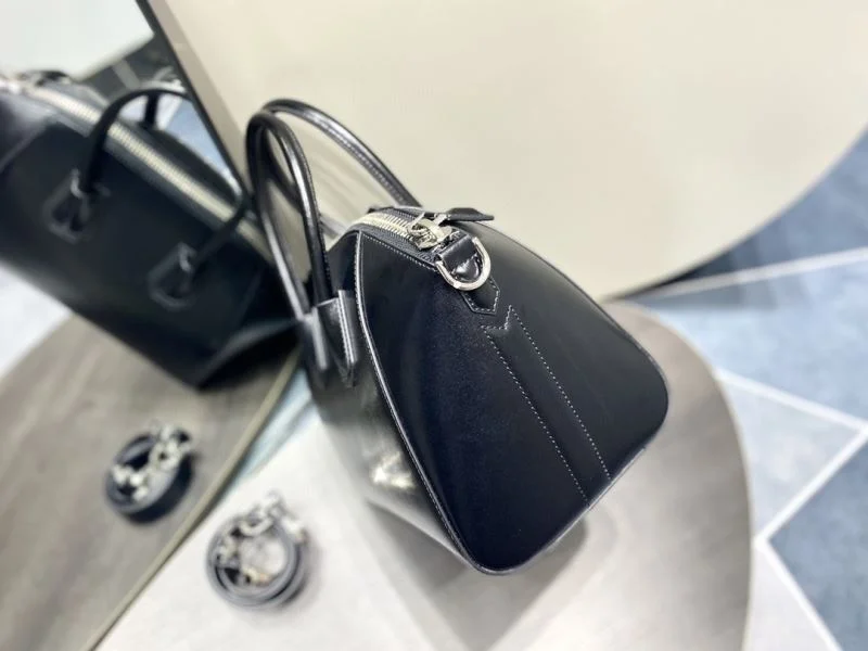 Breathable Givenchy Top Handle Bags 44576