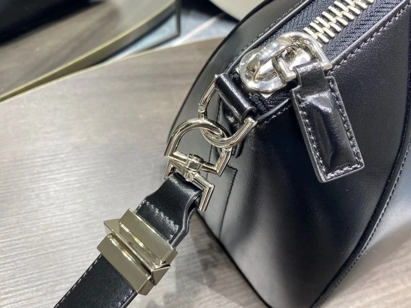 Breathable Givenchy Top Handle Bags 44576