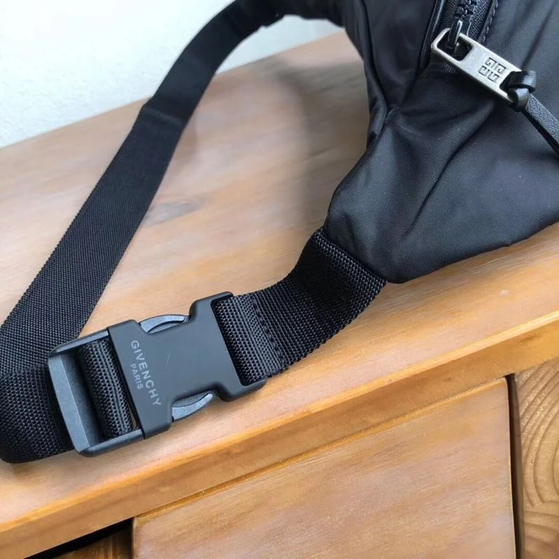 TechFriendly Givenchy Waist Chest Packs 44599