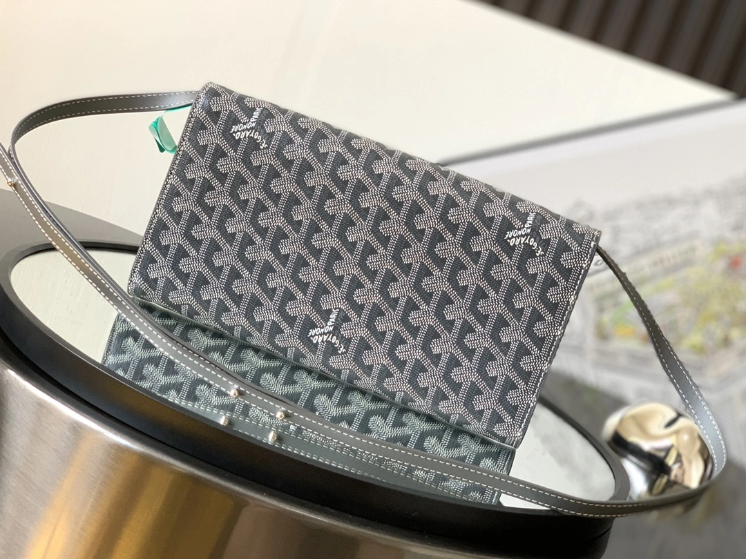 Goyard Satchel Bags Sleek 65092