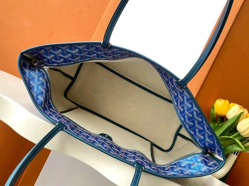 Goyard Shopping Bags Sleek 62109
