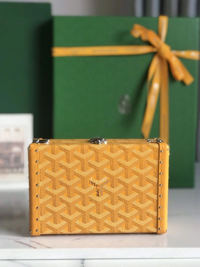 WellDesigned Goyard Suitcase 58872