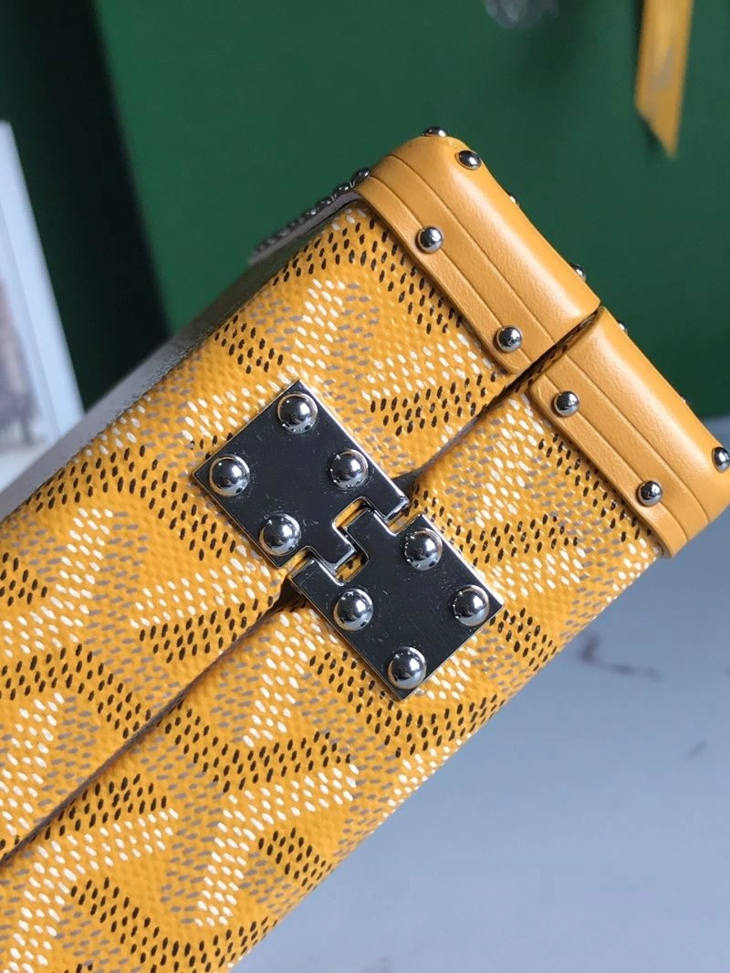 WellDesigned Goyard Suitcase 58872