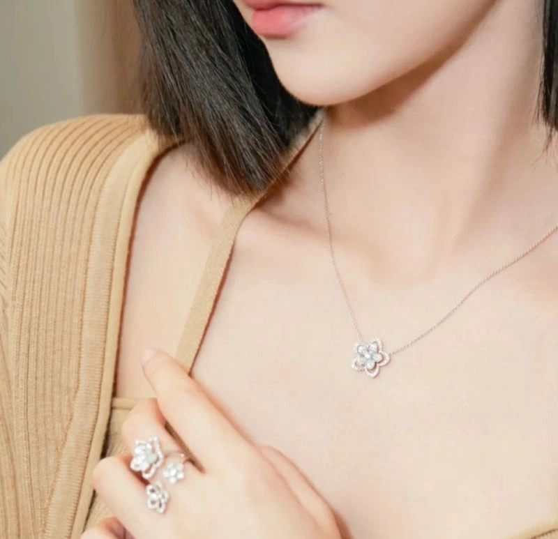 Breathable Graff Necklaces 213929