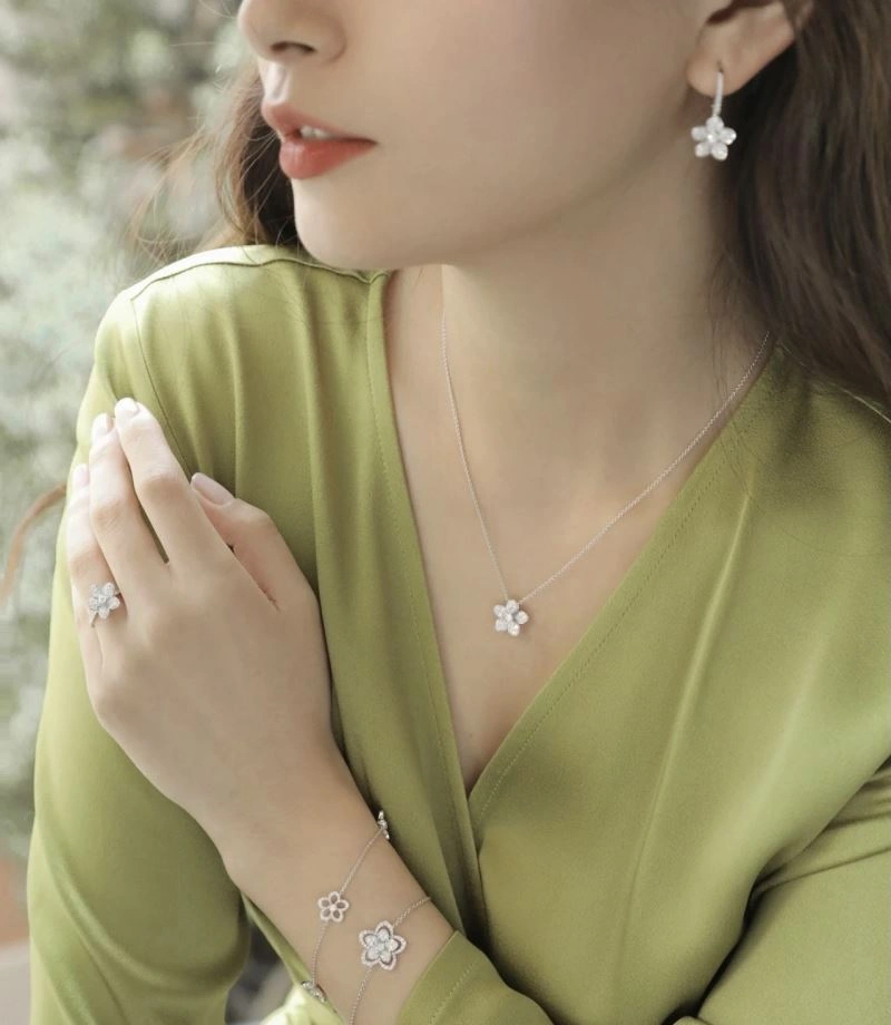 Graff Necklaces Bold 214202
