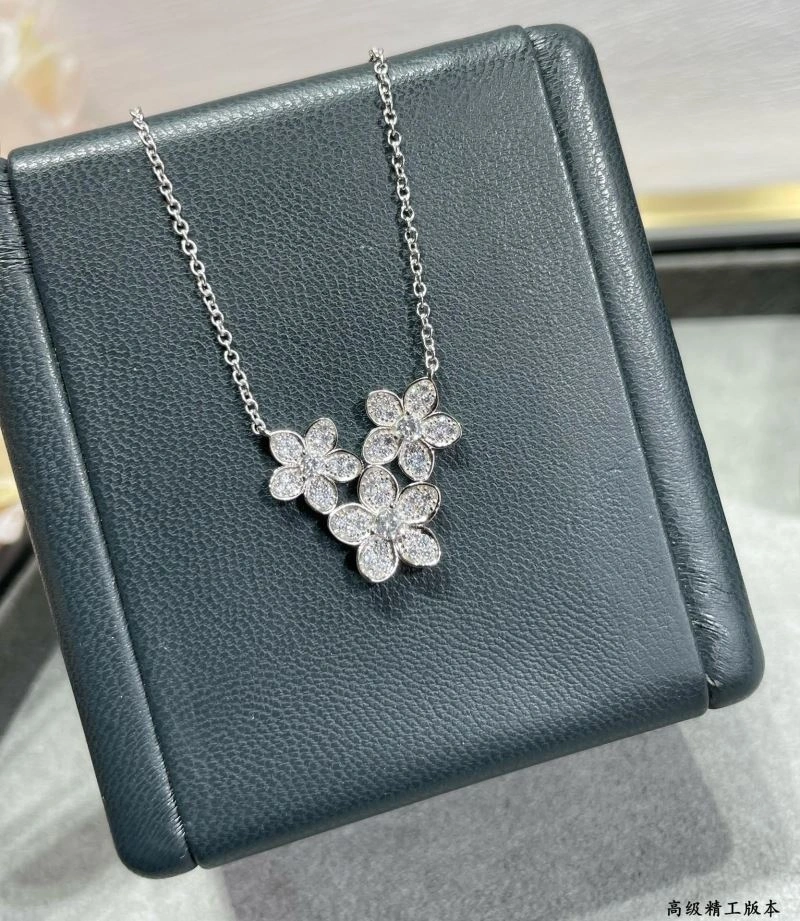 FastDry Graff Necklaces 212010