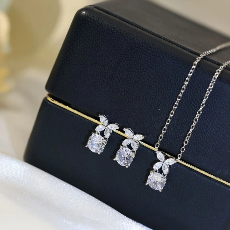 Graff Necklaces FreshLook 211209