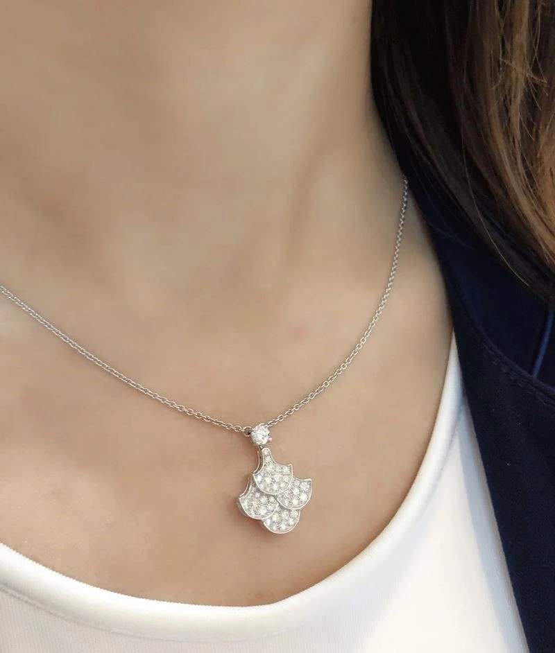 MoistureWicking Graff Necklaces 210662